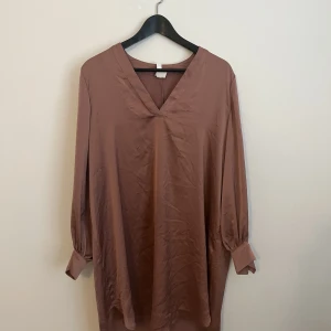 Hm blusklänning - Aldrig använd, passr S/M