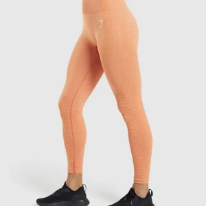 Gym shark vital seamless  - För små för mig dessvärre :( dom är aldrig använda osv. Behöver någon ny gymbro att bli använda av   PS färgen ser ut så som den sista bilden 