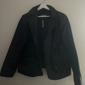 Skin kappa - Säljer denna skin jackan. Köpt på humana med lappen kvar!