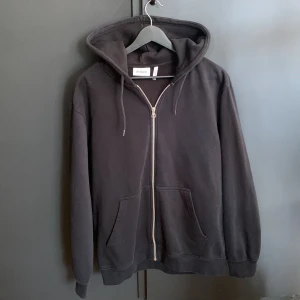 Weekday zip hoodie - Nyskick 