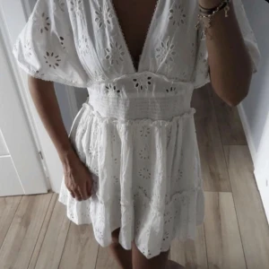 vit klänning - perfekt studentklänning! aldrig använd med prislapp kvar 💕
