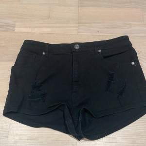 Ett par svarta shorts som är köpta på h&m 💞