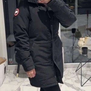 Canada goose jacka - Nyskick, knappt använd inga skador alls.