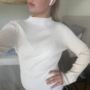 Ribbstickad Tröja - Tunn ribbstickad