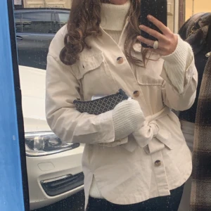 Beige jacka - Beige jacka från BikBok💓💓storlek xs men passar xs-m