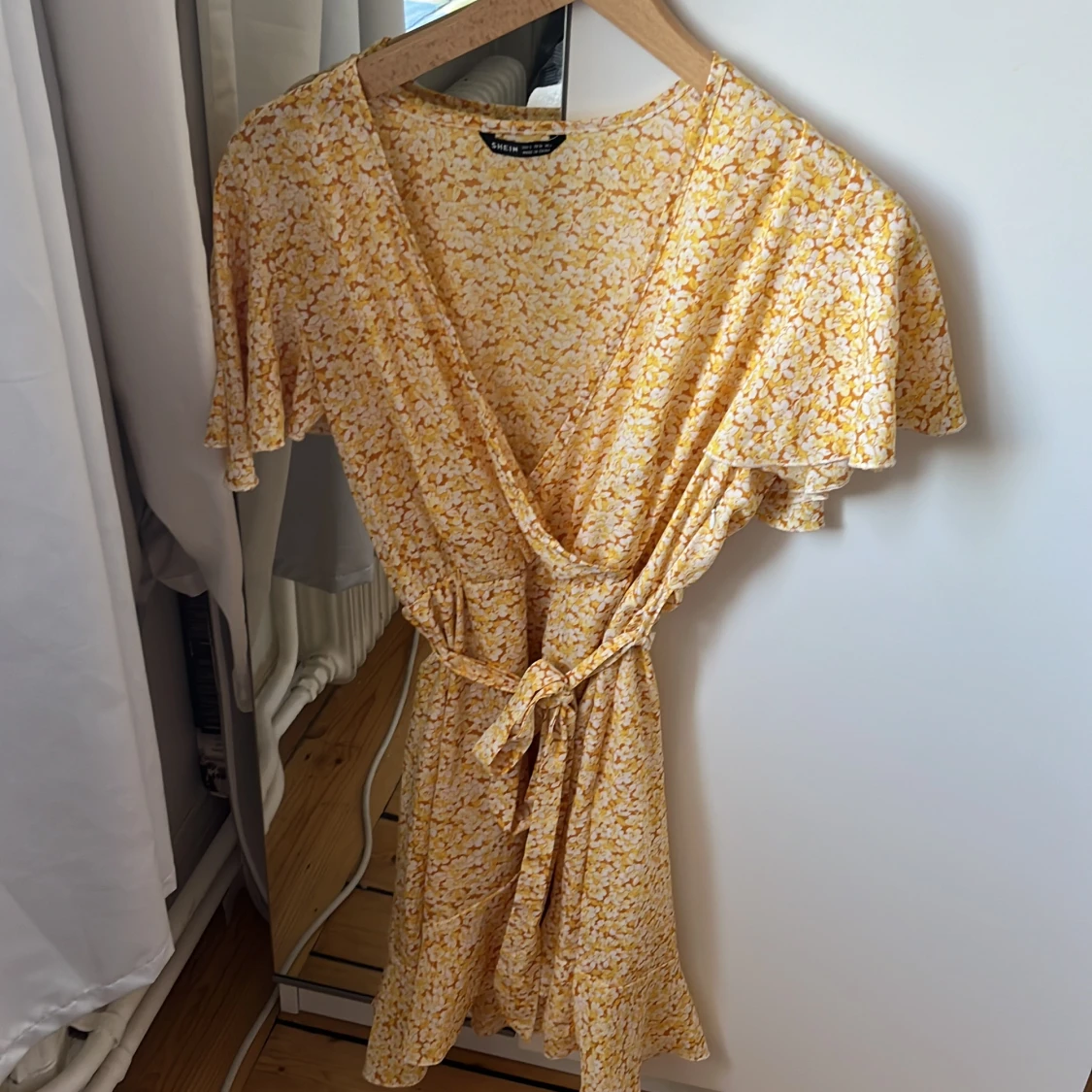 Gul volang klänning 