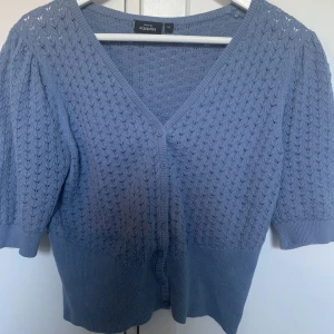 Stickad tröja - Stickad tröja i bra skick💕