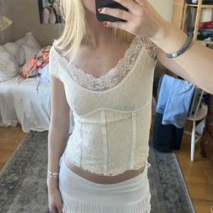 Spets topp  - Så himla fin spets topp! Vit❤️‍🔥