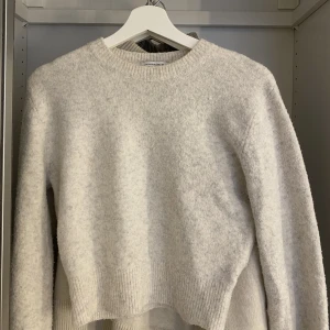 Stickad tröja! - Superfin stickad tröja som bara är använd fåtal gånger!💕💕 Köpt för 390kr, säljer för 100+frakt 