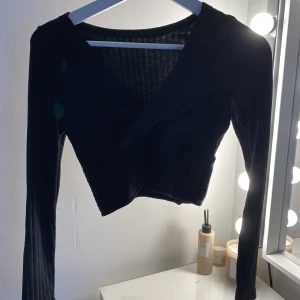 Omlott tröja - Ribbad omlott tröja💖