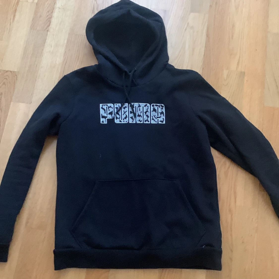 Svart puma hoodie