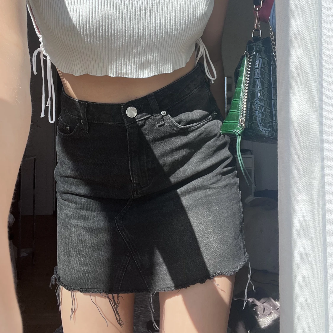 ”Urtvättad” svart jeanskjol  - 90