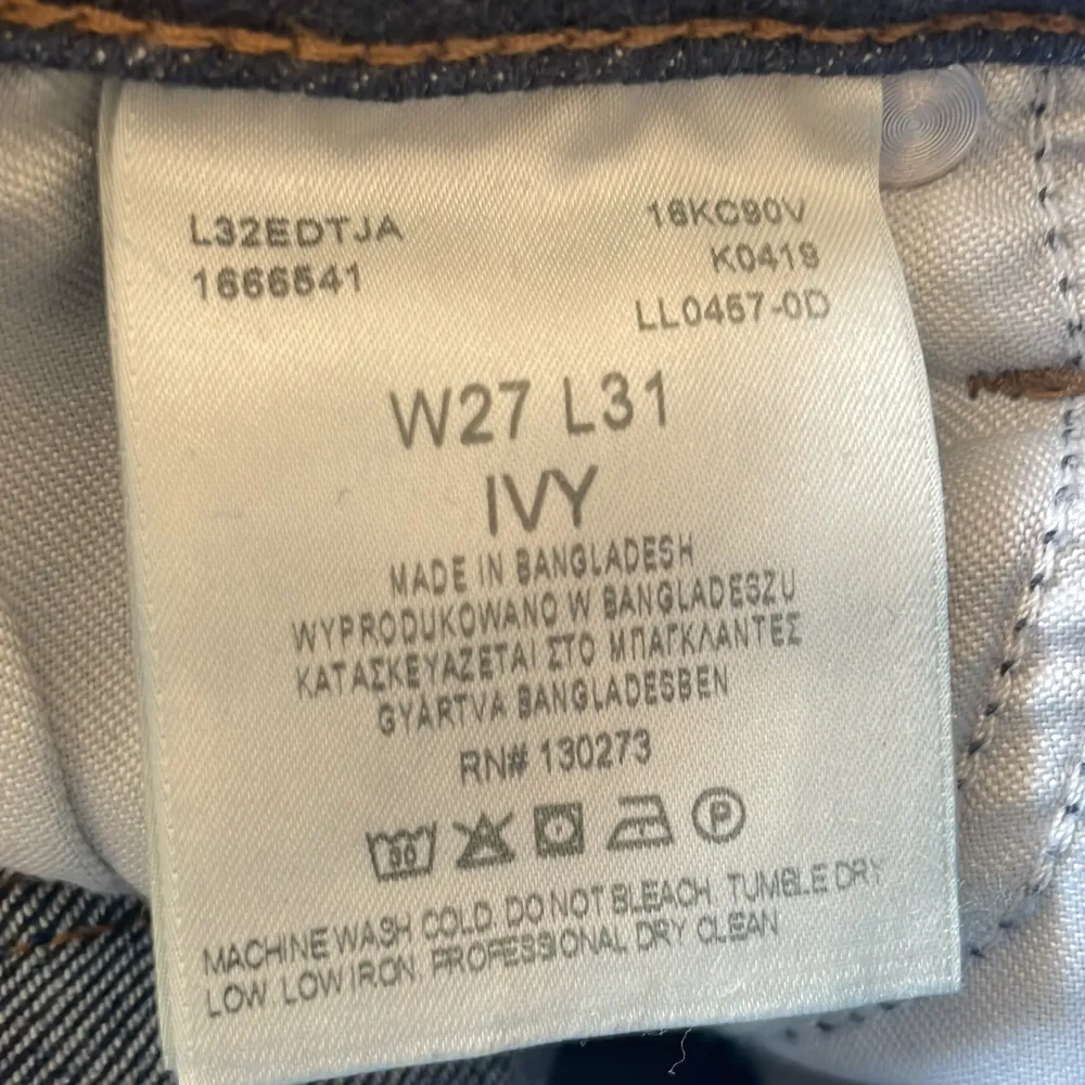 Modell: Ivy jeans 27/31 I nyskick  Nypris: 999kr. Jeans & Byxor.