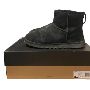 Uggs  - Uggs, lite mer än 1 år gamla köpta för 2200kr