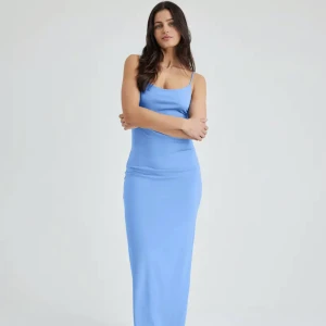 Blå bikbok- klänning! - Helt oanvänd, prislapp kvar. Säljer då jag hellre vill ha en svart.