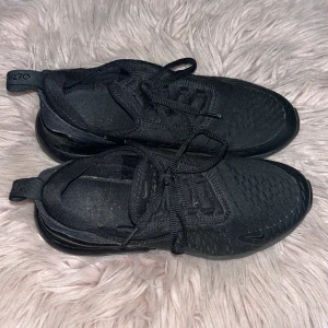 Nike 270 - Nike 270 sparsamt använda, inga defekter. 