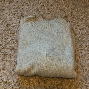 Stikad tröja - En jätte fin stikad tröja från zara i ett jättefint skick 