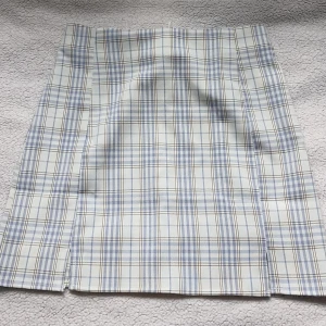 Minikjol i rutmönster - Aldrig använd då den varit lite för stor i midjan på mig. 