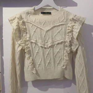 Mango tröja - Jättesöt mango tröja som är använd ish 3 gånger!💓 Möts helst upp i Stockholm men kan frakta också❤️ köpt för 599💗(lånade bilder skriv privat för egna)