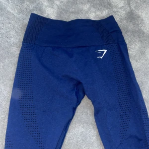 Tränings byxor  - Säljer dessa snygga byxor då dom inte kom till användning, dom är i nyskick väldigt fina 💙