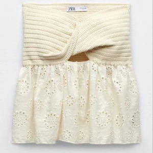 Zara topp - Säljer denna superfina toppen från zara då den inte kommer till användning. Använd ca 3 gpnger så den är i superfint skicka!☺️ postar alltid samma dag som du betalat!!💞