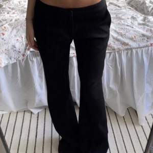 Svarta Low waist ”petit” kostymbyxor, ändast testade🖤     OBS tagen bild skriv för egna🖤