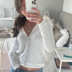 Vit kofta  - Sötaste koftan från saint tropez! Aldrig använd därav att den säljs <3🤍säljer likadan i svart också i en annan annons :)