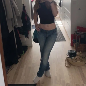 espirit jeans - Jättesnygga lågmidjade espirit jeans. Superbra skick och inga defekter, skriv för fler bilder eller om du har nån fråga❤️