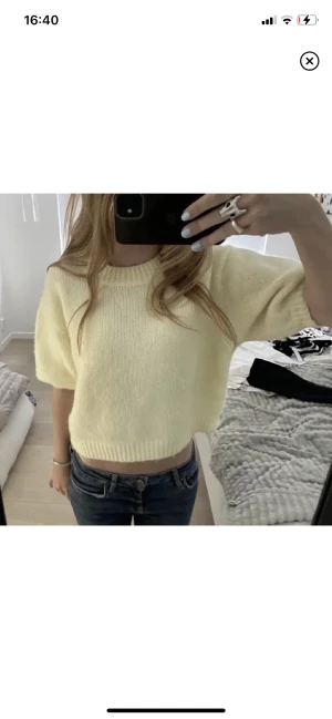Gul stickad tröja - Så fin gul stickad tröja från zara, tryck på köp nu 💛