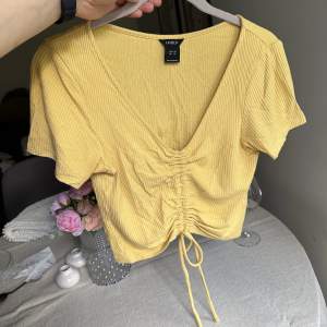 Yellow crop top from Lindex, size XS but can fit a larger size since it’s very strechy material