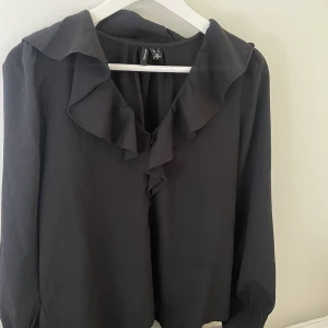 Svart blus  - Blur från vero Moda💞💞