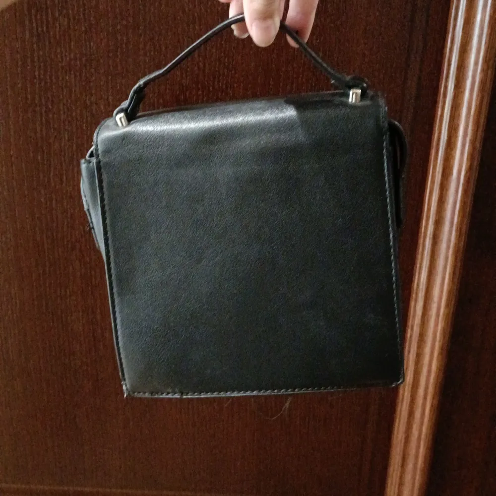 Fin,stor,bra, svart väska för 50 kronor . Väskor.