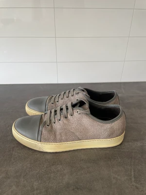 Lanvin - Säljer dessa lanvin skor size Uk 7 vilket innebär storlek 41!  Bra skick, flawless men bra använda! 