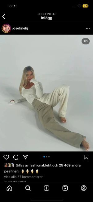 Jeans - Säljer mina nästan helt oanvända byxor från Josefine hj kollektion med nakd pga för små. Använda en gång så imprincip helt nya, stl: 34. nypris:300 kr 