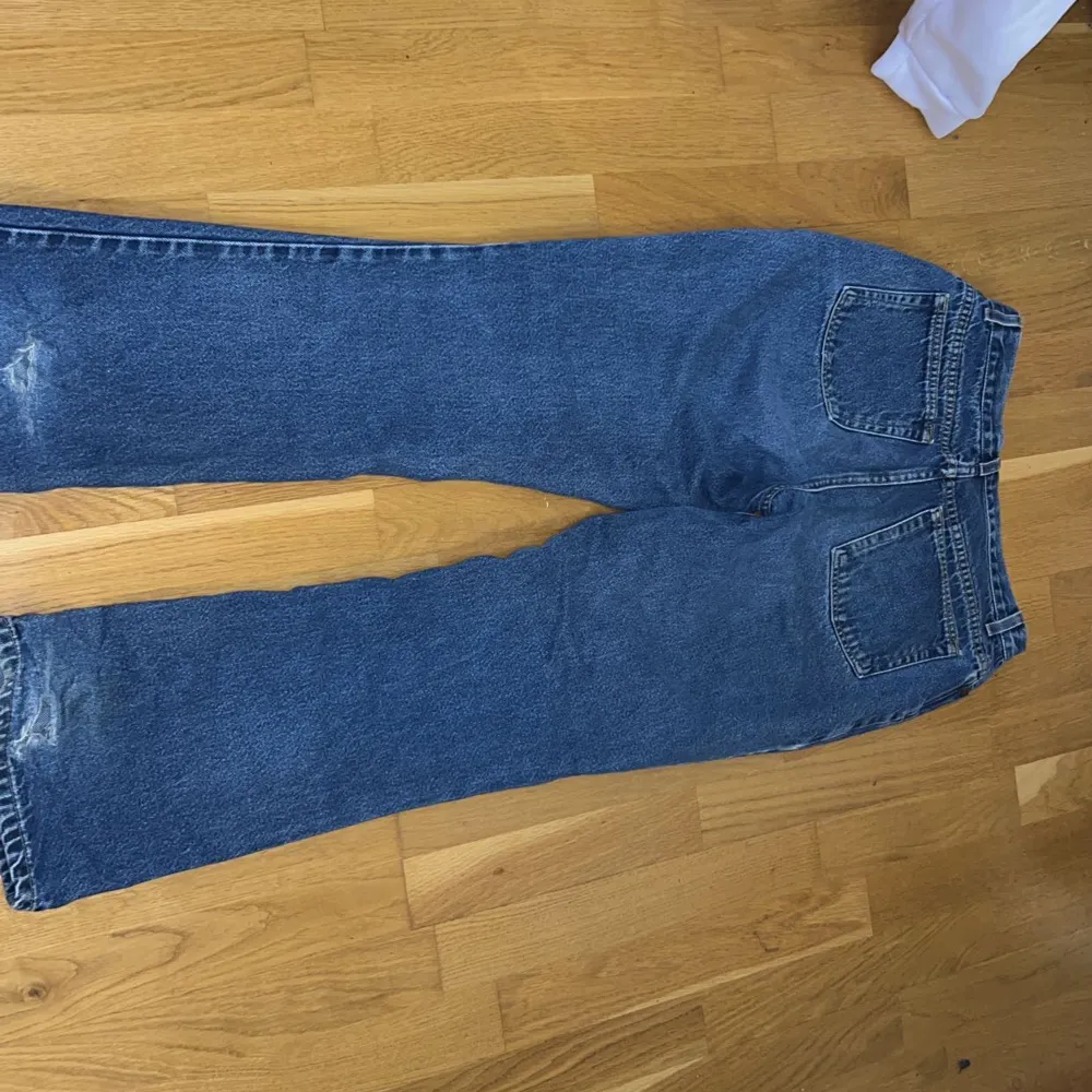 Super snygga beyond retro jeans, som är baggy och flaire. . Jeans & Byxor.