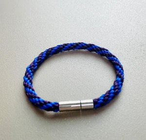 Armband  - Armband med rostfritt spänne!  Stolek kan anpassas efter förfrågan 
