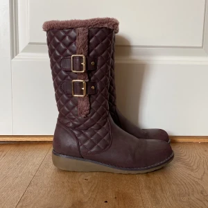 Vinterskor  - Ett par vinterskor. Endast använda en vinter💗med ludd på insidan🥰