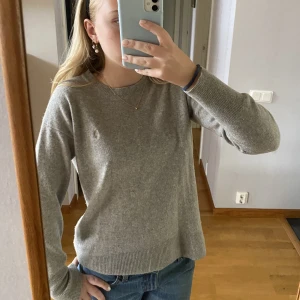 Ralph Lauren tröja - Stickad tröja i merinoull från Ralph lauren❤️ jätte skön och passar perfekt nu till hösten/vintern❤️ skriv för fler bilder och frågor