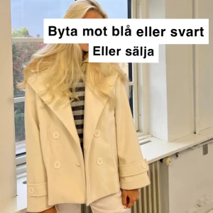 Kappa - Jätte fin vit kappa från design ny si som inte kommer till så mycket användning. Spår av användning men inga sora fläckar, skriv för fler bilder.