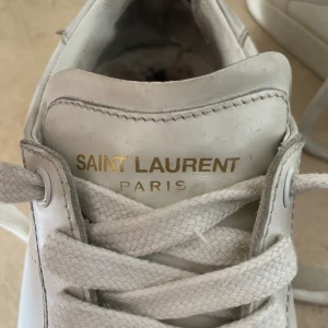 Yves Saint Laurent sneakers - Begagnat skick enligt bilder, därav pris. Obs storlek 35