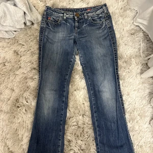 Miss sixty jeans - Miss sixty jeans! Så snygga men tyvärr förstora, kan självklart skicka bild med de på ❤️ midjan är ca 39cm tvärs över