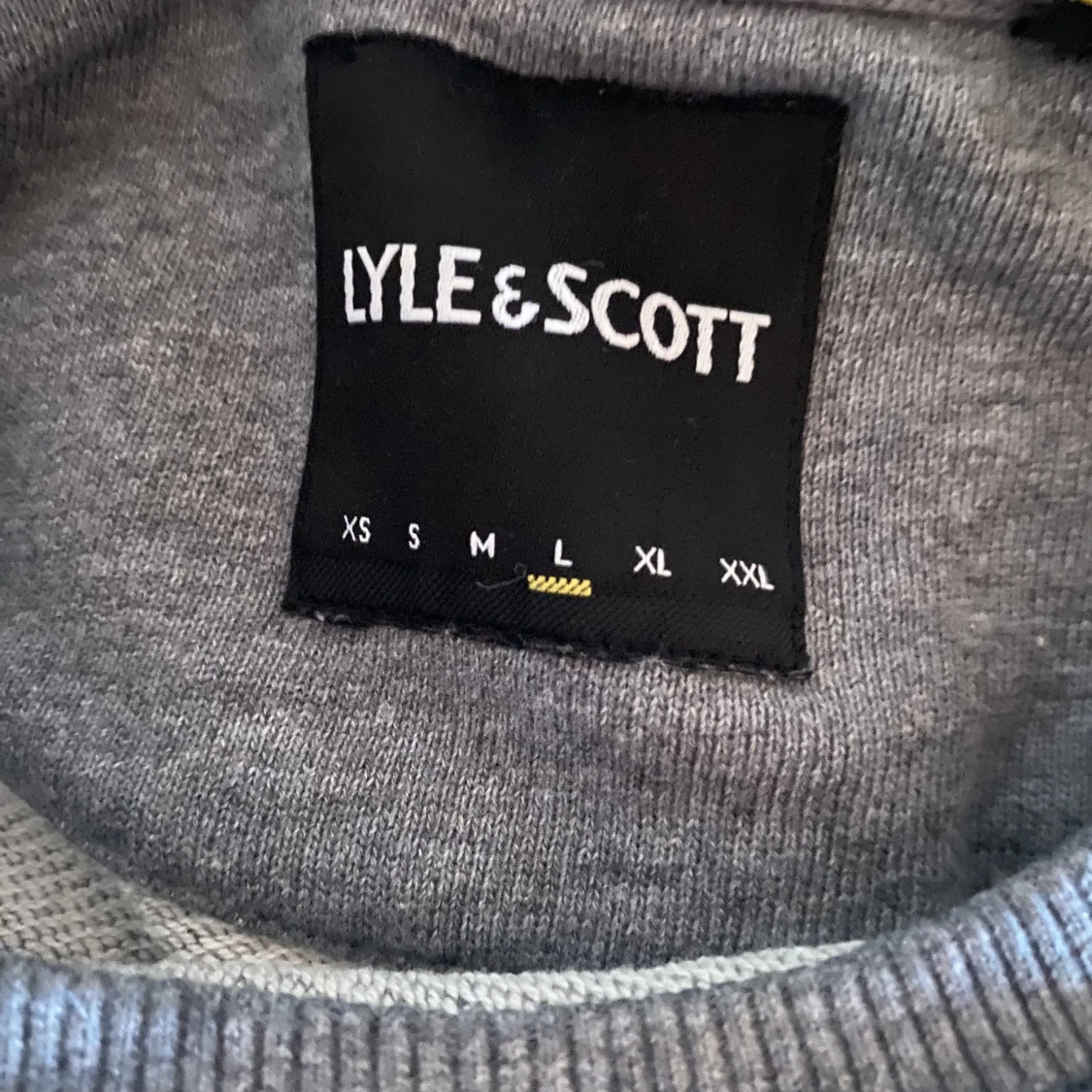 Grå Lyle & Scott tröja  - 91