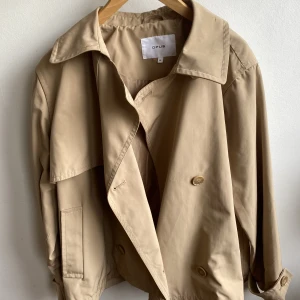 Jacka  - Jättefin oanvänd kort kappa 