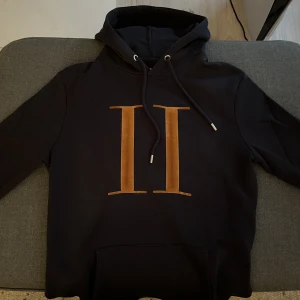 Les deux Hoodie - Hoodie från Les deux, storlek S