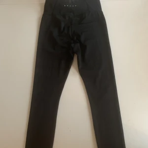 Stronger tights  - Svarta stronger tights stl XS.  Använda men gott skick. 
