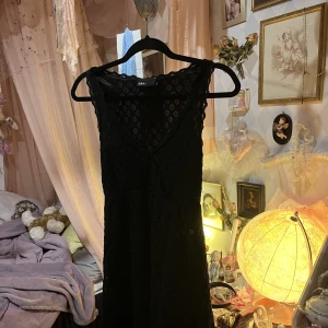 Svart klänning  - Den är i bra skick, meddela om ni vill köpa <33 