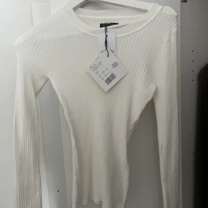 Vit ribbad top Zalando - Storlek s från zalando  Oanvänd prislapp kvar  Ribbad bas 