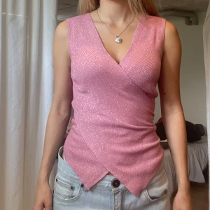 Vintage stickad glittertröja - Unik stickad glittertröja i storlek S, köpt i Köpenhamn, vintage 🩵