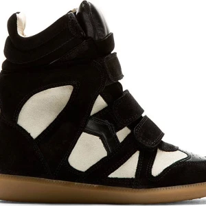 Isabel marant  - Säljer mina svart och vita beketts! Fint skick och unika 🌸🌸🌸 Kan byta mot beiga, annars kom med prisförslag!!!❤️🔥