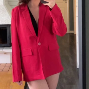 Blazer - Röd/rosa blazer i storlek 34 använd 2 gånger, som ny❤️